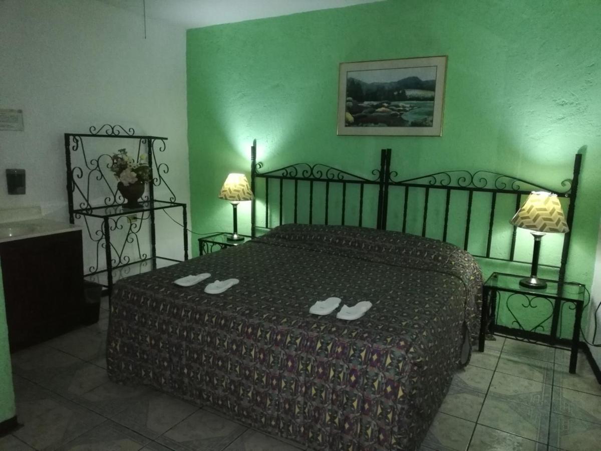 Hotel Rancho Viejo Chihuahua Kültér fotó