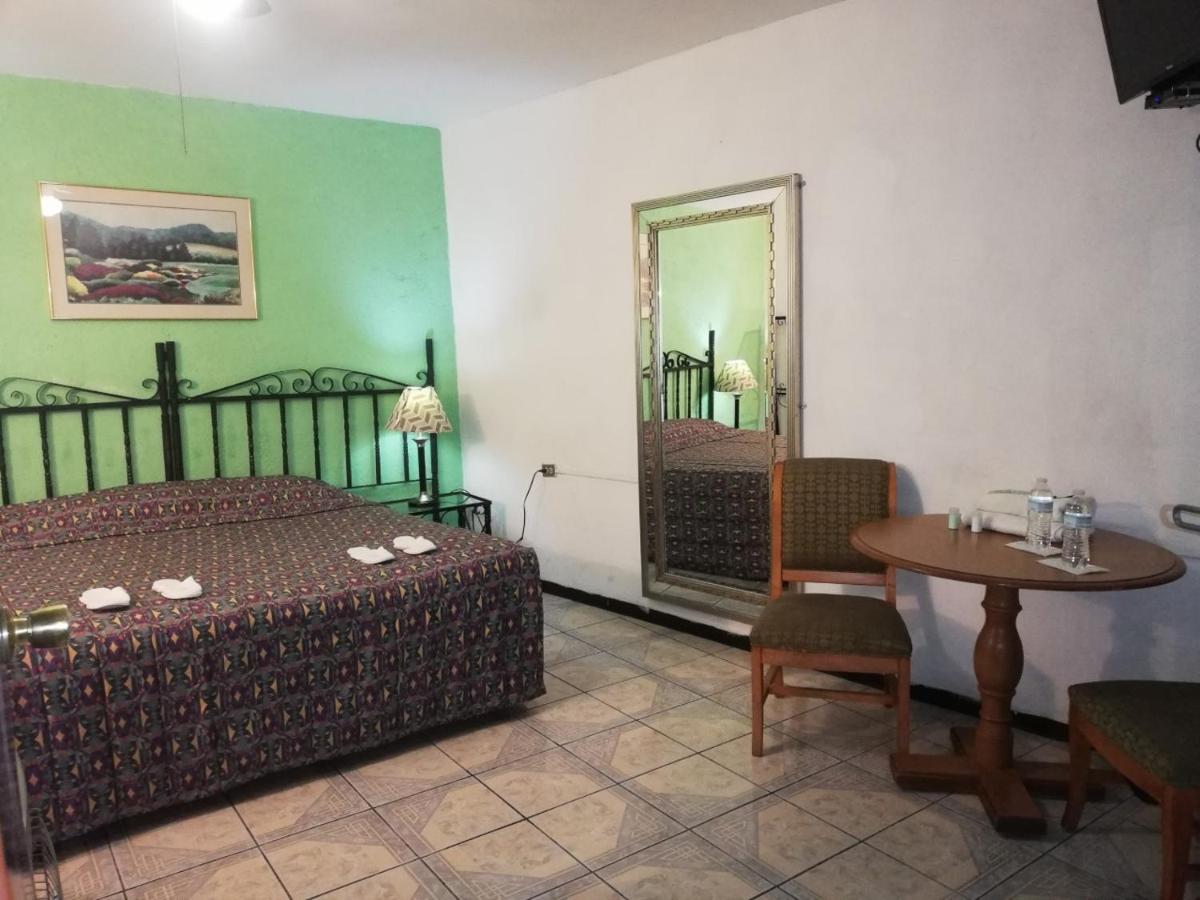 Hotel Rancho Viejo Chihuahua Kültér fotó